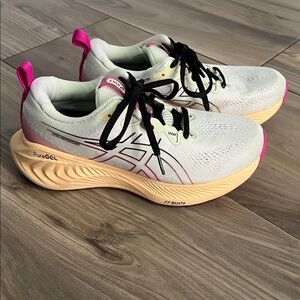 ASICS women’s Gel-Cumulus 25 size 7.5